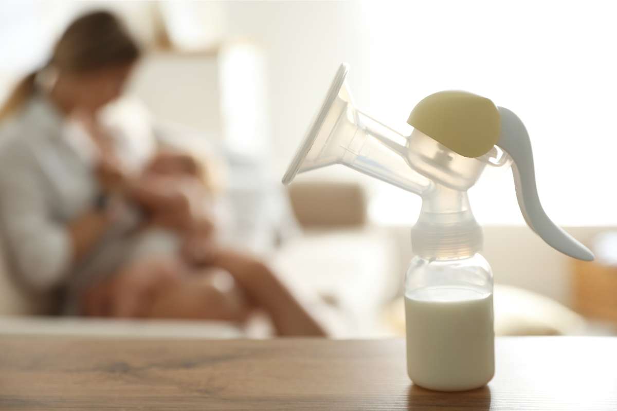 How to Clean Your Breast Pump On the Go: A Complete Guide for Traveling and Busy Moms