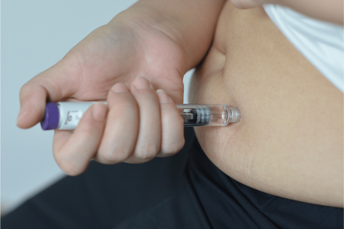 Hand Holding Weight Loss InjectionPen, Medical Treatment andHealthcare Copcept.